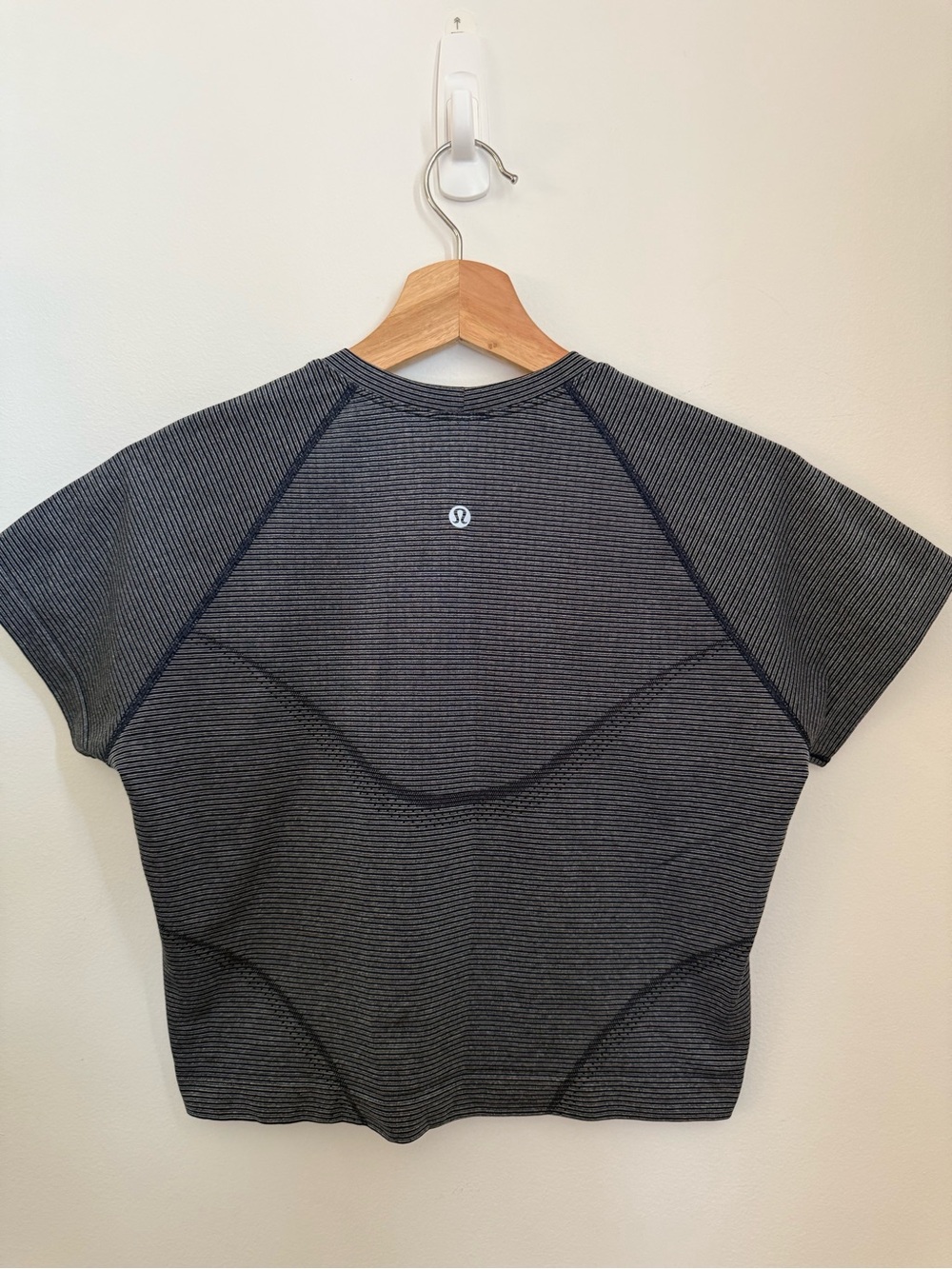 lululemon Swiftly Tech Cropped Short-Sleeve Shirt 2.0 - Picture 2 of 4